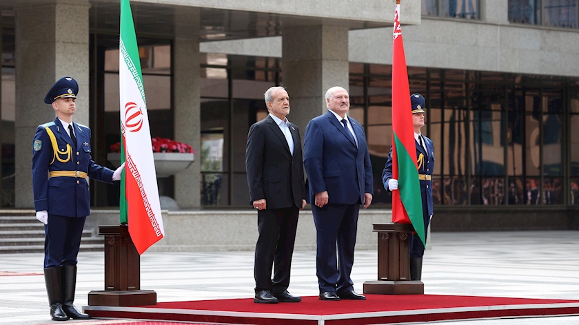 Iranpress: استقبال رسمی رئیس جمهور بلاروس از مسعود پزشکیان