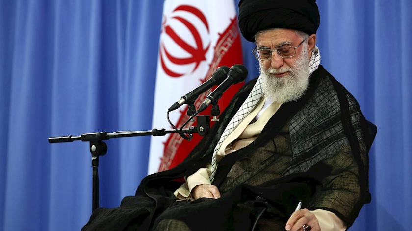 Iranpress: موافقت رهبر معظم انقلاب با عفو و تخفیف مجازات برخی محکومان دادگاه‌ها
