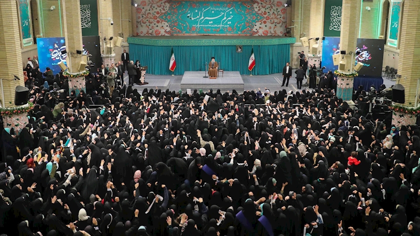 Iranpress: حفظ امنیت، حرمت و کرامت، از حقوق اصلی زنان است