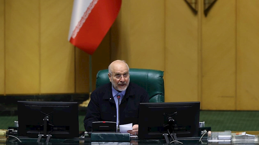 Iranpress: قالیباف: مجلس با جدیت پیگیر مدیریت بازار ارز خواهد بود 
