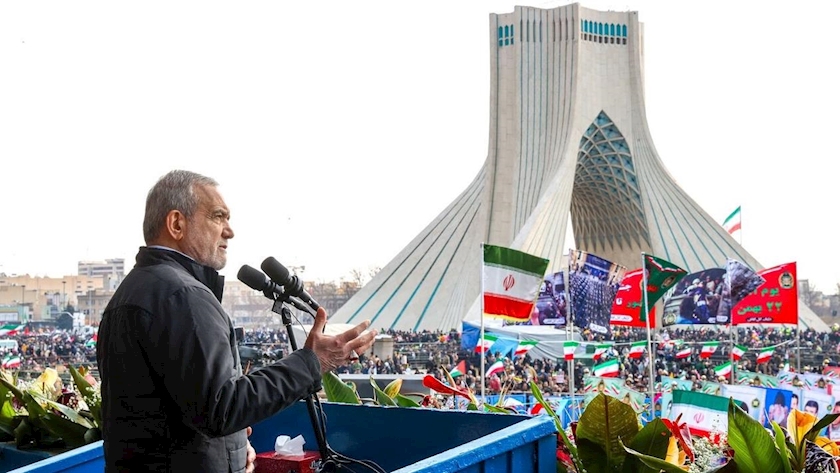 Iranpress: پزشکیان: مردم ایران امروز برای دفاع از ارزش‌ها و سرزمین پرافتخار خود به صحنه آمده اند