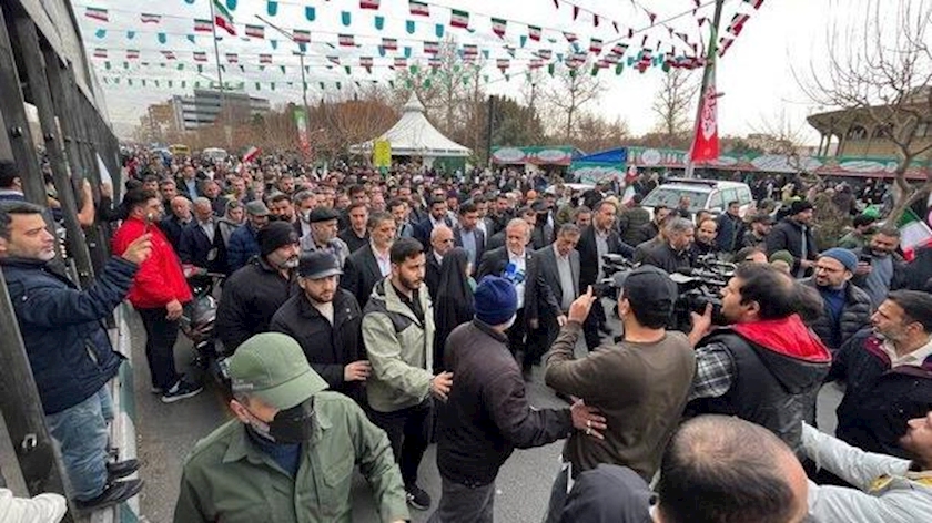 Iranpress: حضور مقامات لشکری و کشوری در راهپیمایی ۲۲ بهمن 