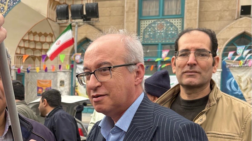 Iranpress: حضور پرشور جامعه کلیمی در راهپیمایی 22 بهمن؛ نمادی از اتحاد ایرانیان