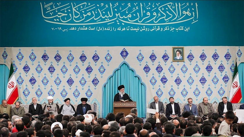 Iranpress: برگزاری محفل انس با قرآن کریم با حضور رهبر انقلاب اسلامی