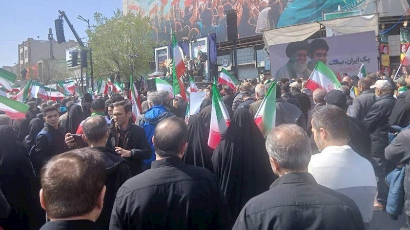 Iranpress: تشییع پیکرهای مطهر دبیر شورای عالی امنیت ملی و شهدای دنا در تهران