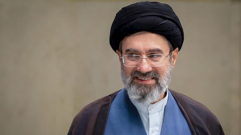 Iranpress: تآکید رهبر معظم انقلاب بر تولید ثروت و بهبود زیرساختهای رفاهی
