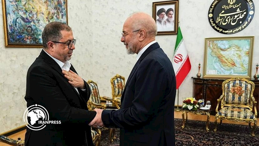Iranpress: قالیباف: هر گونه عقب‌نشینی از تقابل با استکبار، شکست است