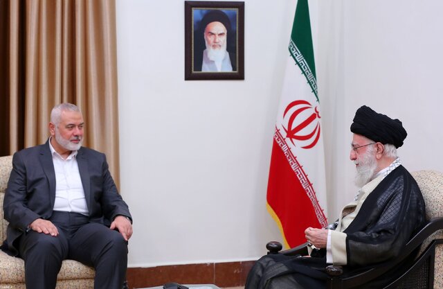 Iranpress: دیدار اسماعیل هنیه رئیس دفتر سیاسی حماس با رهبر انقلاب