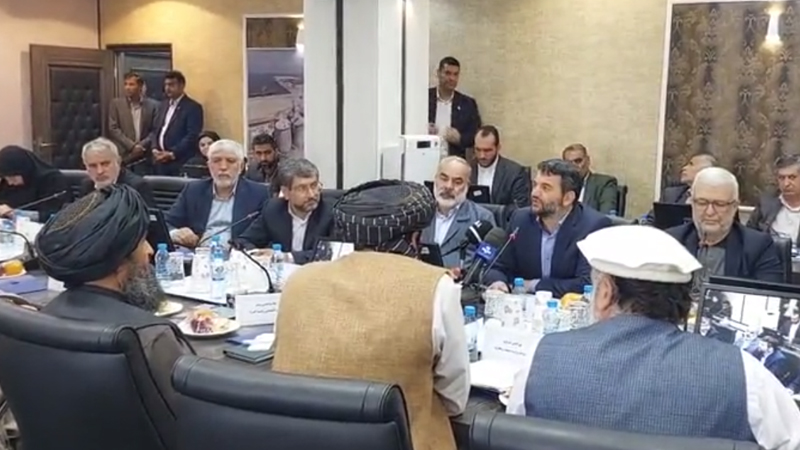Iranpress: امضای ۵ سند تفاهم همکاری اقتصادی میان ایران و افغانستان