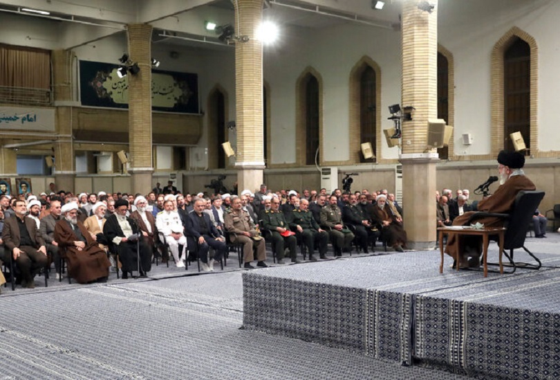 Iranpress: رهبر معظم انقلاب: شهدا، هویت ملت ایران؛ هویت ملی نباید فراموش شود