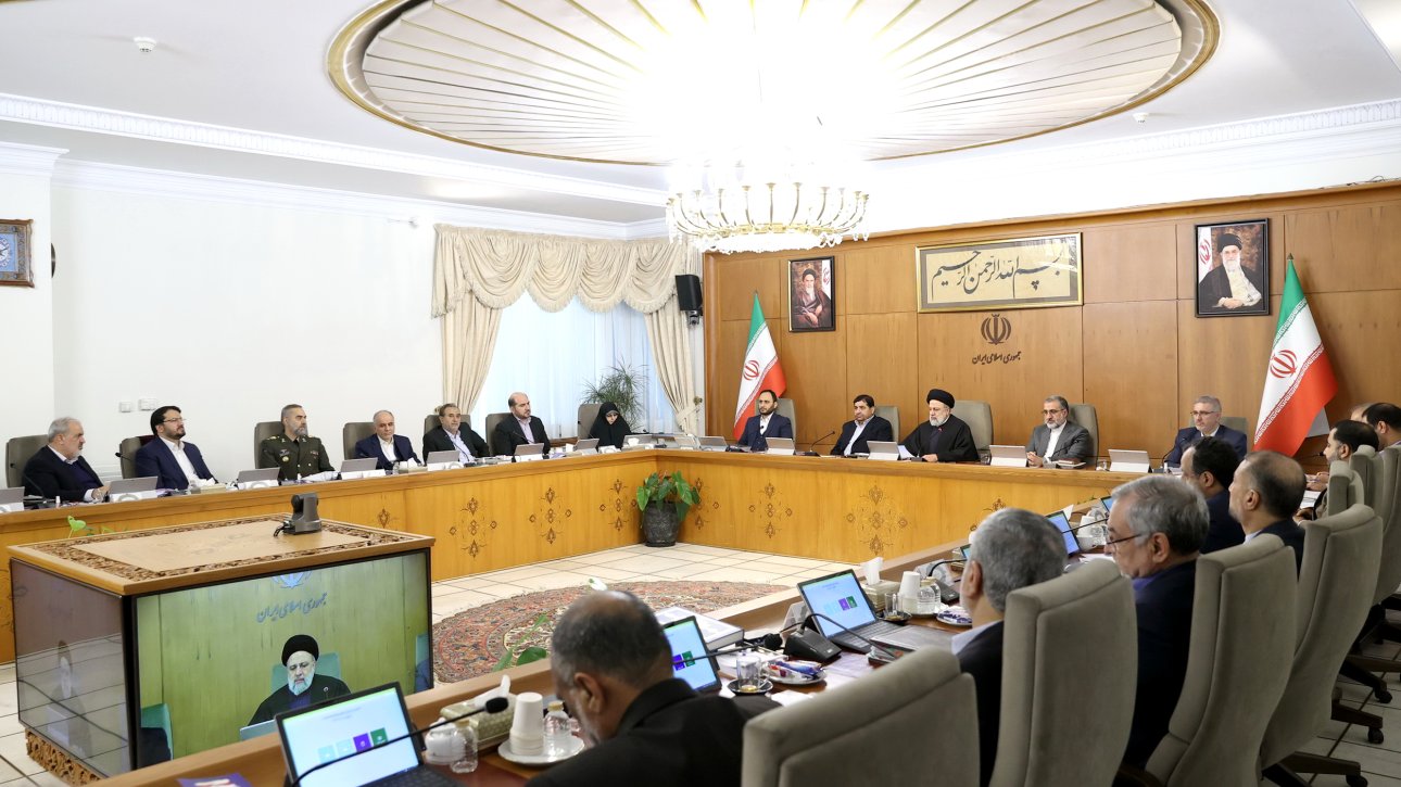 Iranpress: تاکید رئیس‌جمهور بر پیگیری مستمر رشد تولید در کشور از سوی همه مدیران