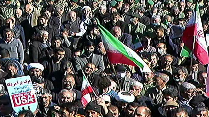 Iranpress: وداع جانسوز کرمانی‌ها‌ با شهدای انفجار تروریستی‌