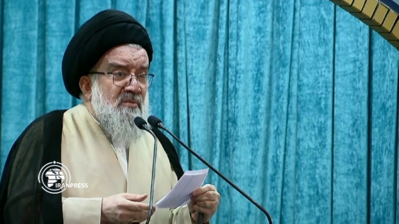 Iranpress: خطیب نماز جمعه تهران: داعش عنصر دست ساز آمریکا و اسرائیل است