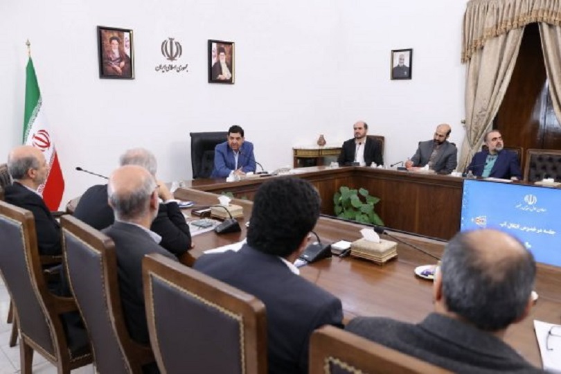 Iranpress: مخبر: دولت با جدیت به دنبال حل مشکلات حمل و نقل عمومی است