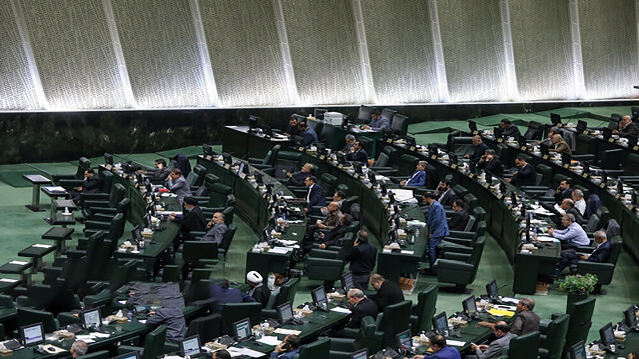 Iranpress: سقف معافیت مالیاتی کارکنان ماهانه ۱۲ میلیون تومان تعیین شد