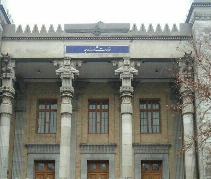 Iranpress: سفیر انگلیس احضار شد