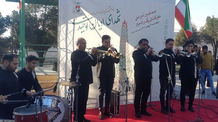 Iranpress: آیین ملی عطرافشانی و گلباران شهدای ادیان توحیدی