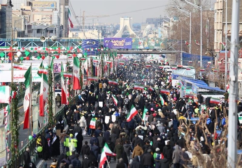 Iranpress: از ساعتی دیگر راهپیمایی ۲۲ بهمن در سراسر کشور آغاز می‌شود
