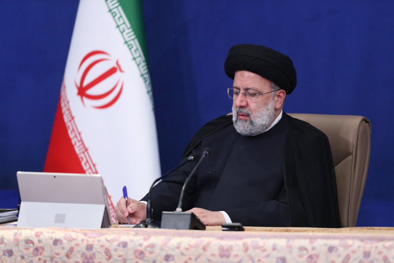 Iranpress: رئیسی اصلاحیه بندی از بودجه را ابلاغ کرد