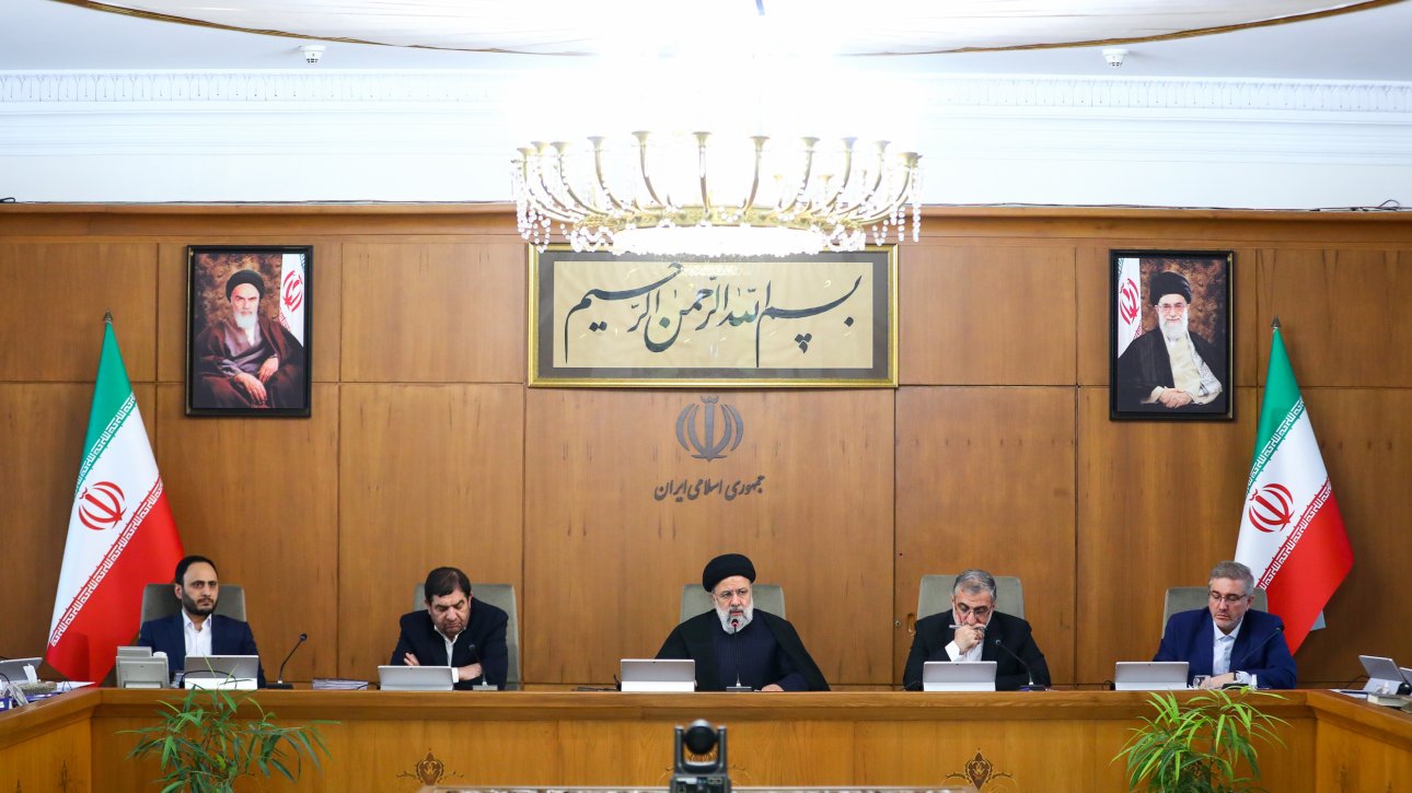 Iranpress: ماموریت‌های رئیسی به وزرا در آستانه ماه رمضان و سال نو