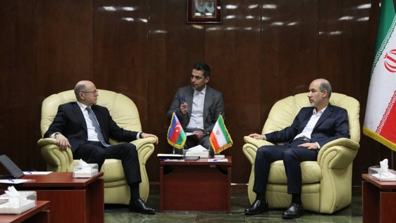 Iranpress: پیگیری اتصال شبکه برق ایران و روسیه از مسیر جمهوری آذربایجان