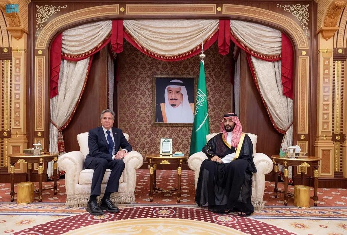 Iranpress: بن‌سلمان در دیدار با بلینکن: نیاز به آتش‌بس در غزه ضروری است