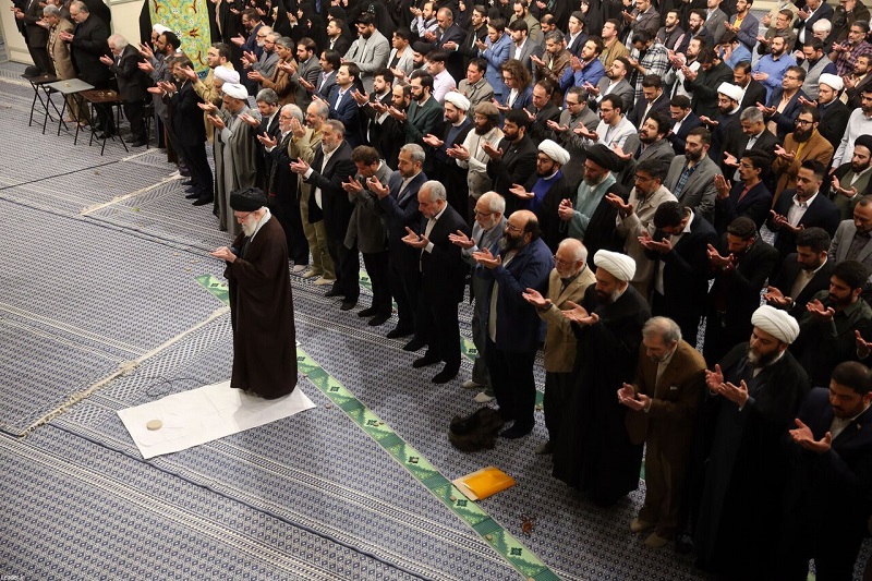 Iranpress: دیدار شاعران با رهبر معظم انقلاب اسلامی