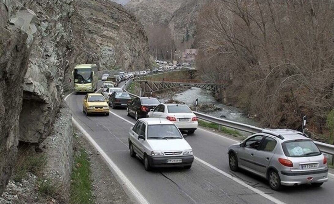 Iranpress: تردد روان خودروها در محورهای چالوس، هراز و فیروزکوه