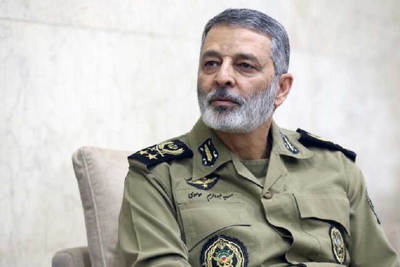 Iranpress: فرمانده کل ارتش: تیراندازی به چند شیء پرنده انجام شد