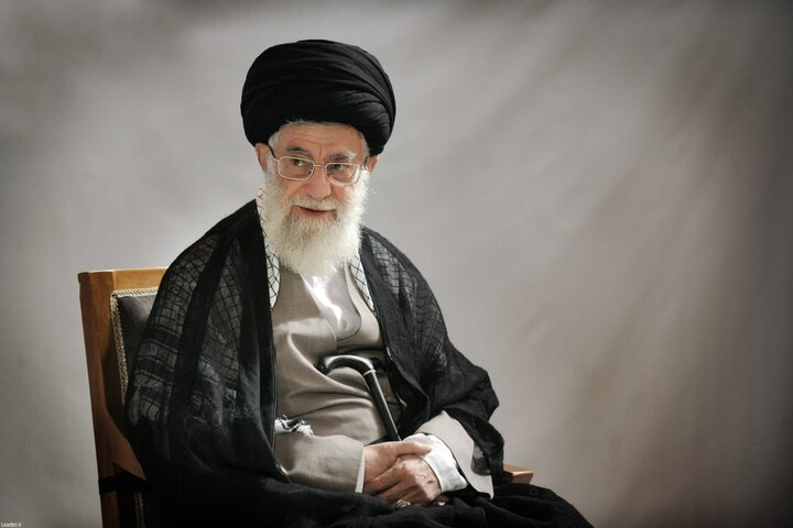 Iranpress: سروده‌ای که رهبر انقلاب در آستانه عملیات وعده صادق خواندند