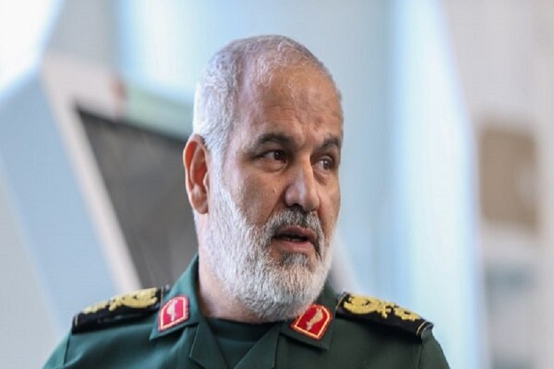 Iranpress: با موشک ایرانی، آمریکا را از خلیج فارس خارج کردیم