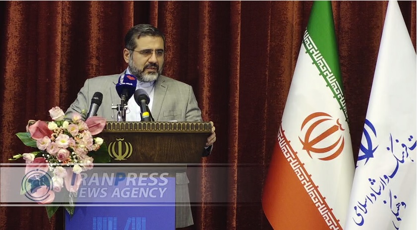 Iranpress: وزیر فرهنگ: دشمن فعل توانستن را هدف گرفته است