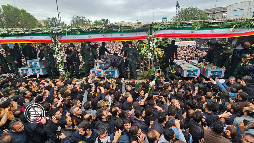 ایران پرس: آیین وداع با  پیکرهای مطهر رئیس جمهور شهید و همراهانش در تبریز