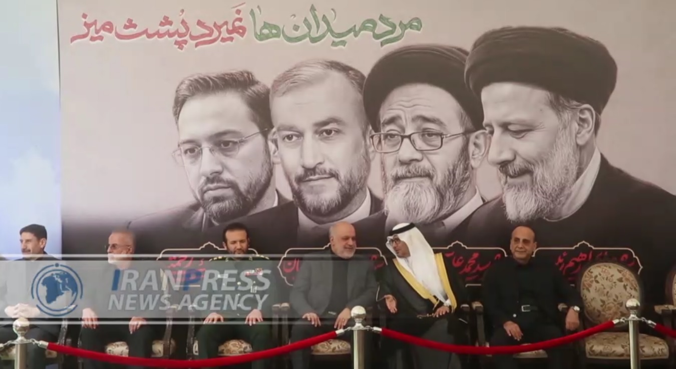 Iranpress: مراسم یادبود رئیس جمهور شهید و همراهانش در سفارت ایران در بیروت