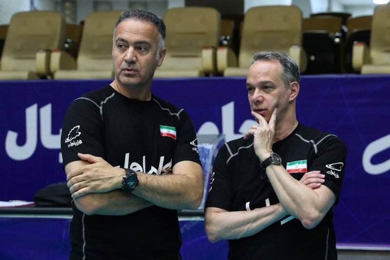 Iranpress: سرمربی تیم ملی والیبال برکنار شد