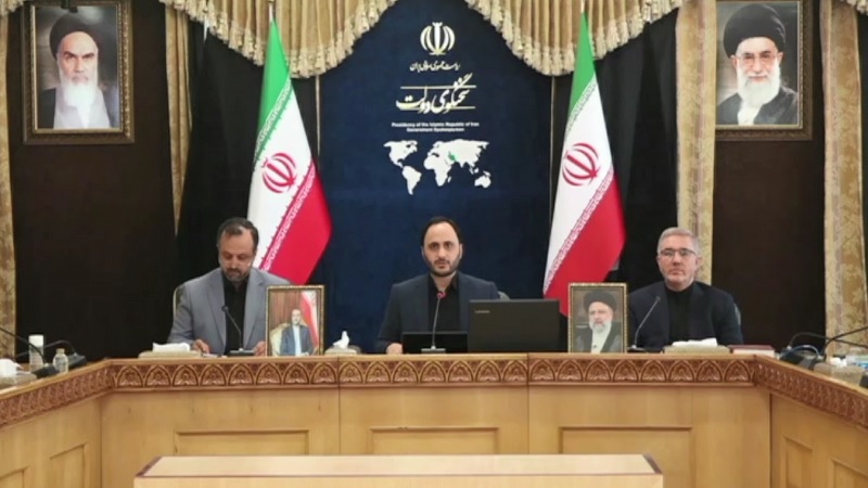 Iranpress: افزایش سرمایه‌گذاری و کاهش نرخ بیکاری در دولت سیزدهم