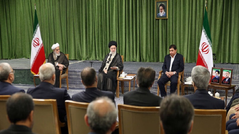 Iranpress: رهبر معظم انقلاب : شهید رئیسی الگوی مدیریتی برای دولت‌ها و مسئولان