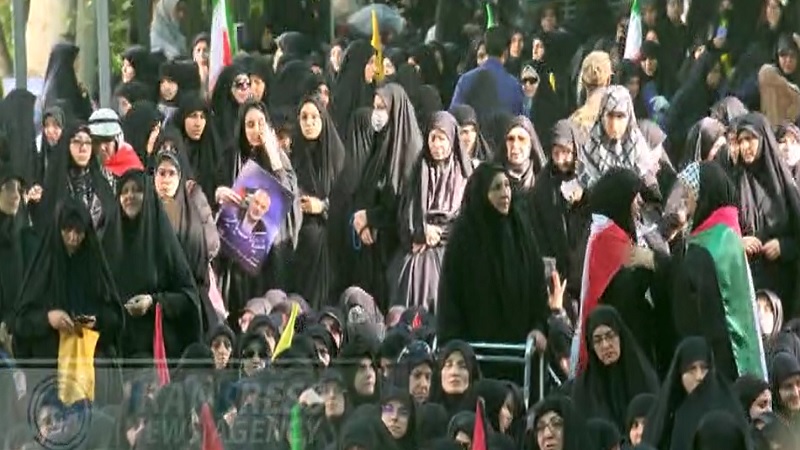 ایران پرس: تصاویر حضور پرشور مردم تهران در مراسم تشییع فرمانده مقاومت