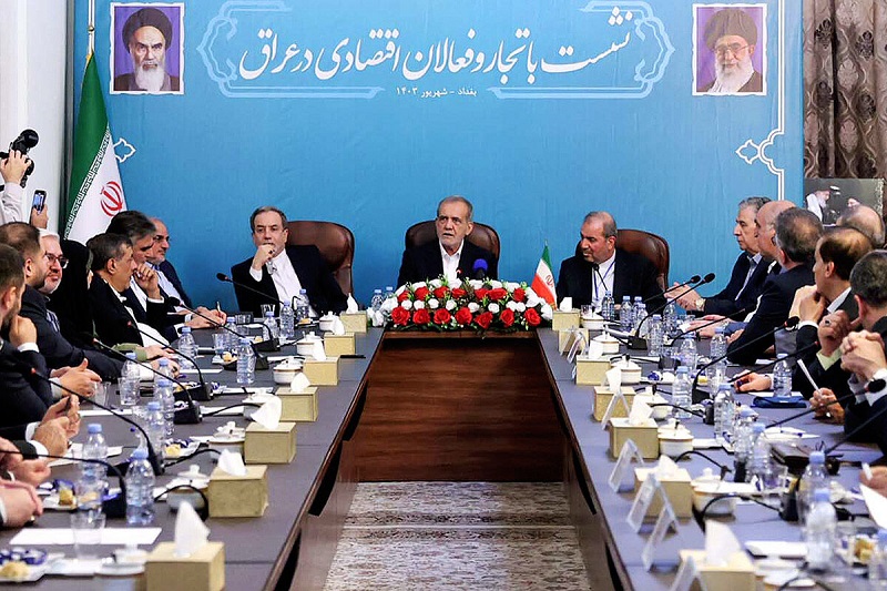 Iranpress: پزشکیان: ایجاد برنامه طولانی مدت برای حل موانع اقتصادی میان ایران و عراق ضرورت دارد