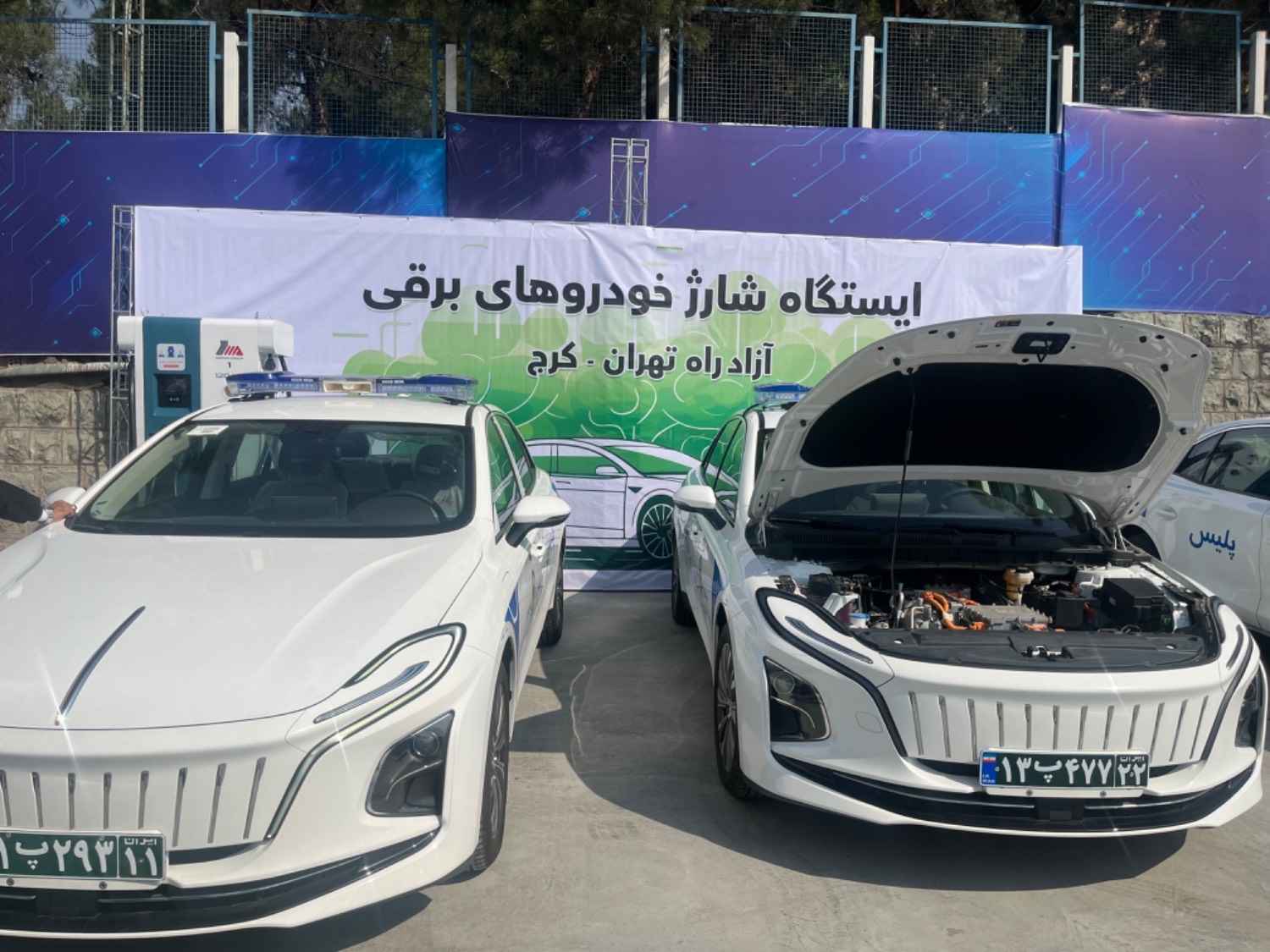 Iranpress: خودروهای برقی وارد ناوگان پلیس راه کشور شدند