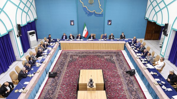 Iranpress: ارتقای امنیت معیشت و تامین نیازهای مردم، از اصول دولت است