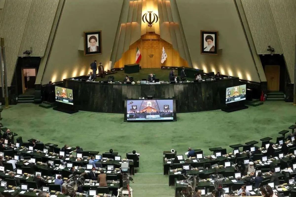 Iranpress: جلسه غیرعلنی مجلس آغاز شد