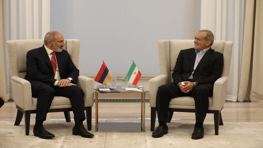 Iranpress: دیدار پاشینیان با پزشکیان در حاشیه اجلاس سران بریکس