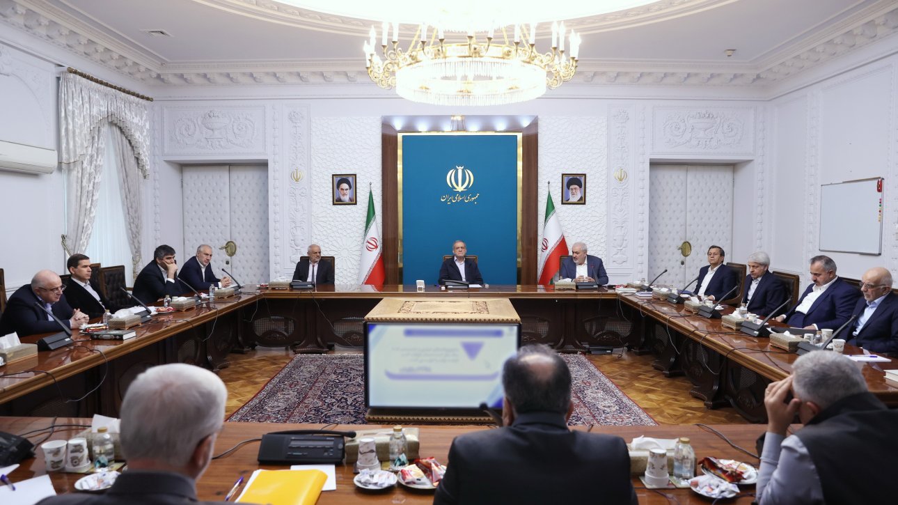 Iranpress: دستور پزشکیان برای تسریع و تسهیل در رفع موانع پیش‌روی سرمایه‌گذاران صنعت برق