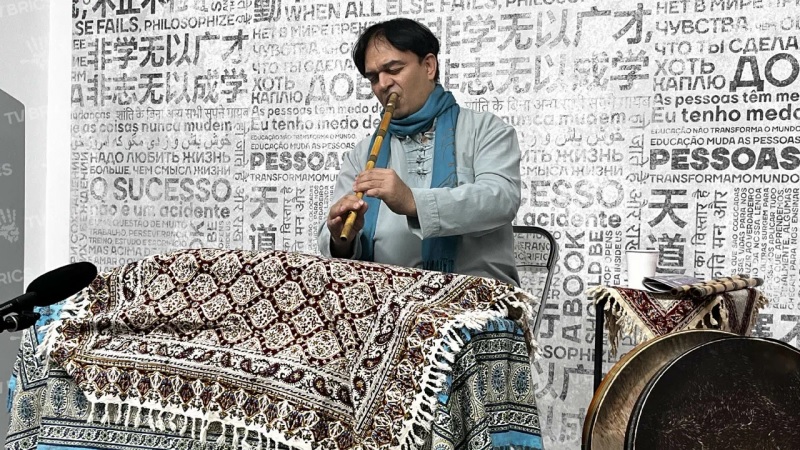 Iranpress:  شب شعر فارسی در مرکز فرهنگی بریکس پلاس در مسکو