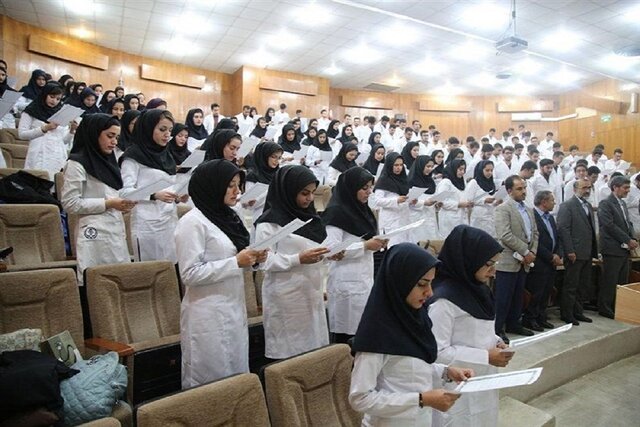 Iranpress: معاون وزیر بهداشت: افزایش 20 درصدی دانشجویان پزشکی متوقف شد