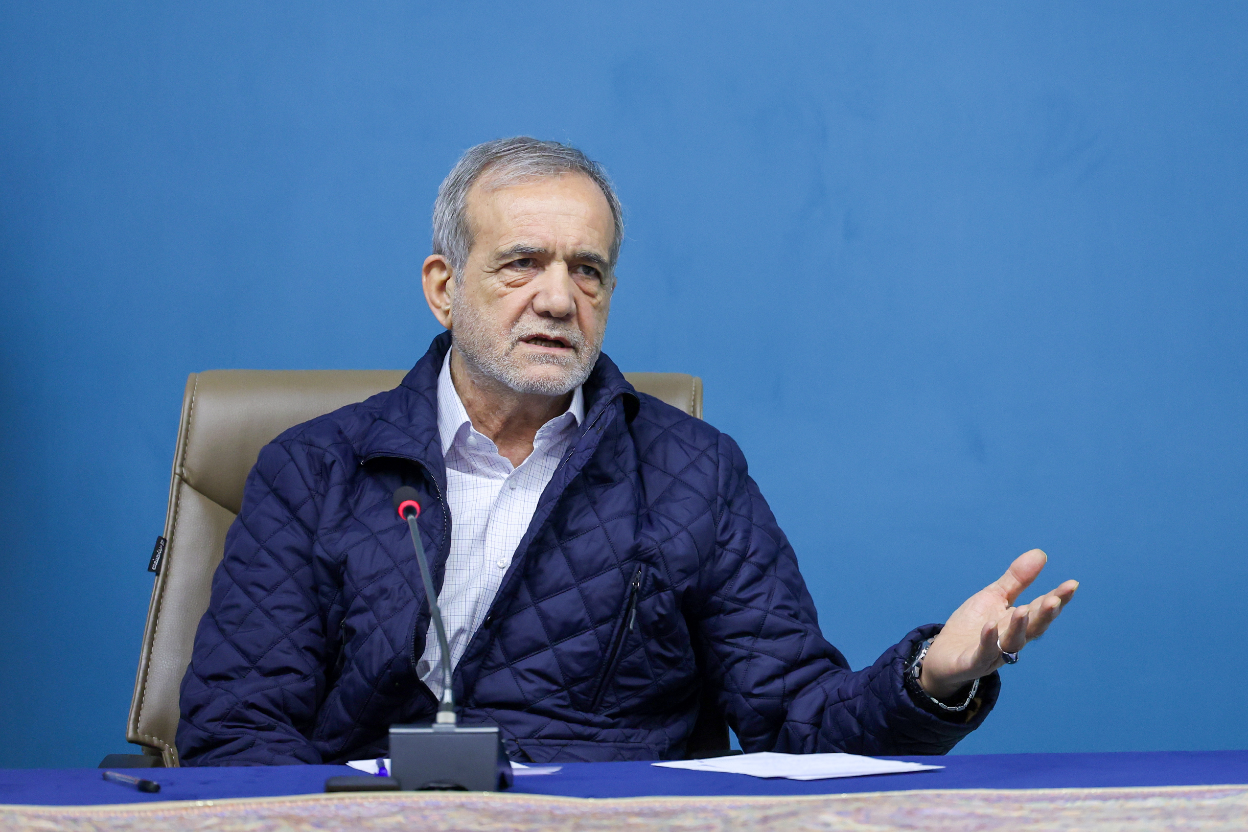 Iranpress:  پزشکیان در جلسه با شورای رقابت بر مقابله با رانت تاکید کرد