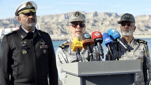 Iranpress: سرلشکر باقری: همه نقاط جهان از منطقه دوم دریایی ولایت در دسترس است