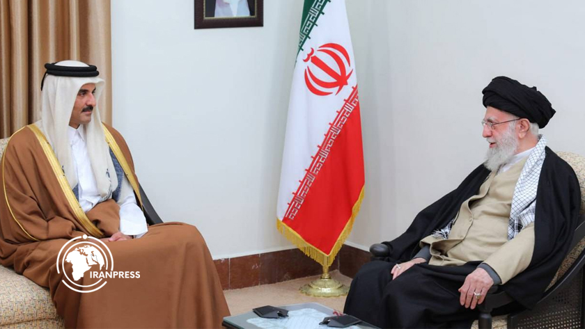 Iranpress:  امیر قطر با رهبر معظم انقلاب دیدار کرد