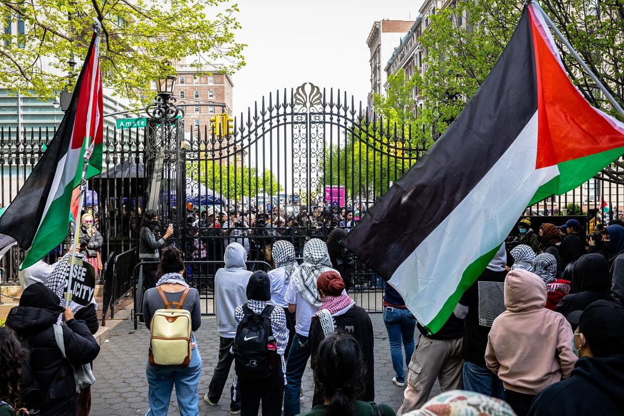 Iranpress: تجمع اعتراضی دانشجویان آمریکایی حامی فلسطین علیه حضور نفتالی بنت
